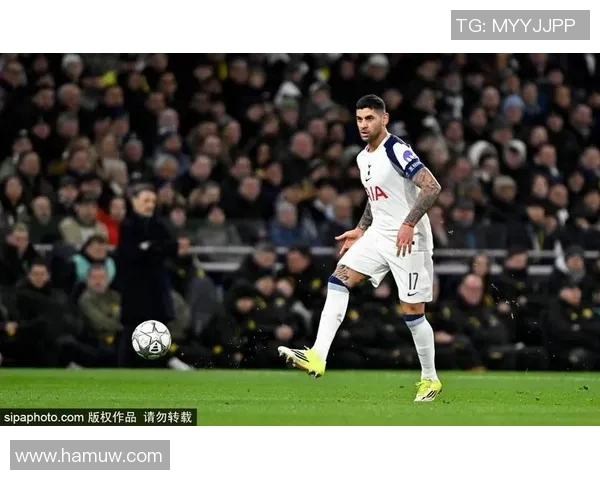 英超解说员因不当言论被罚，博物馆演员融入战术分析引争议